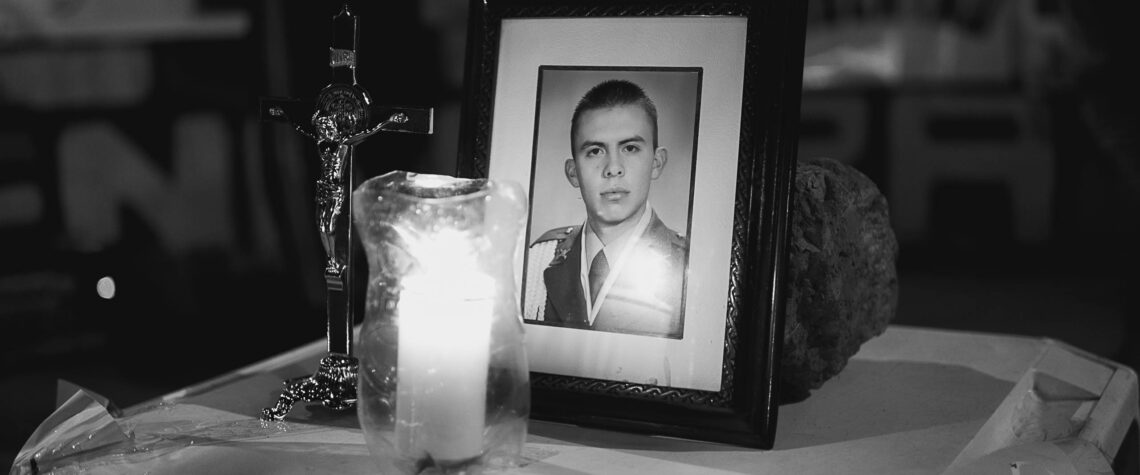 Con velatón en Usme, comunidad clama por liberación de policías secuestrados en Arauca