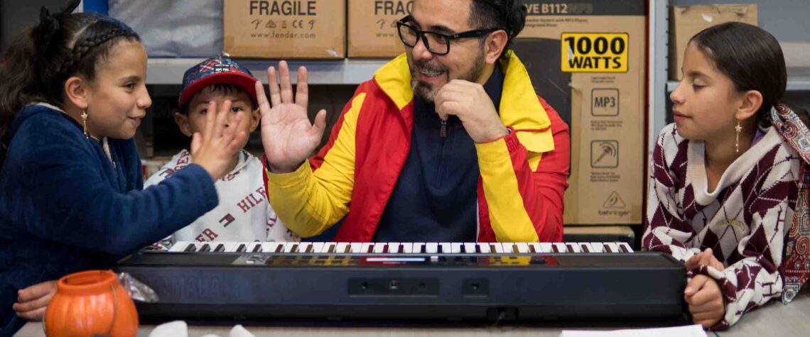 Con música, danza y literatura, las escuelas culturales de Usme crean patrimonio día a día