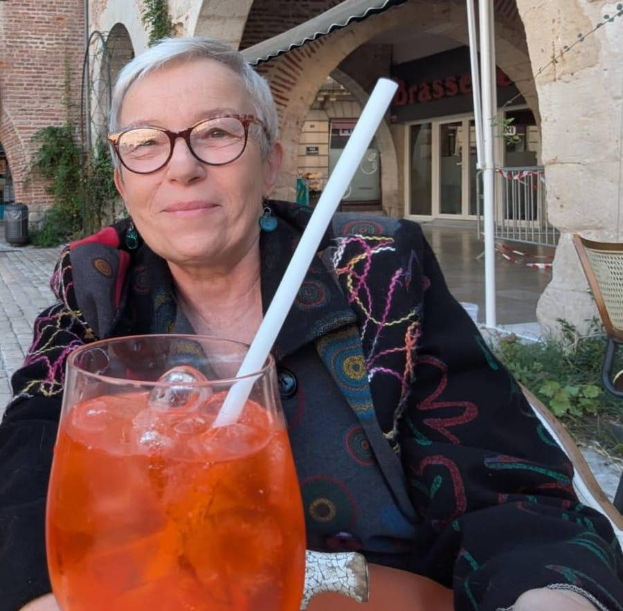 La periodista y artista francesa de Falsos yo y selfis, Sylvianne Bourgeteau, Foto: Tomada de Cambio.